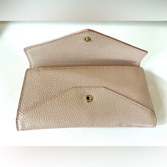 Michael Kors Two-Tone Pebbled Leather Envelope Wallet - Picture 4 of 6